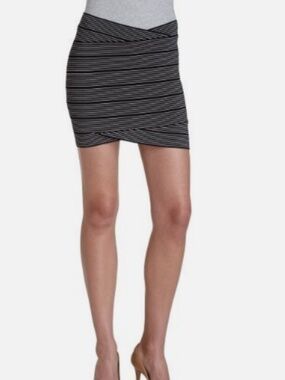 BCBGMaxAzria Alisa Black & White Striped Bandage Bodycon Mini Skirt Medium